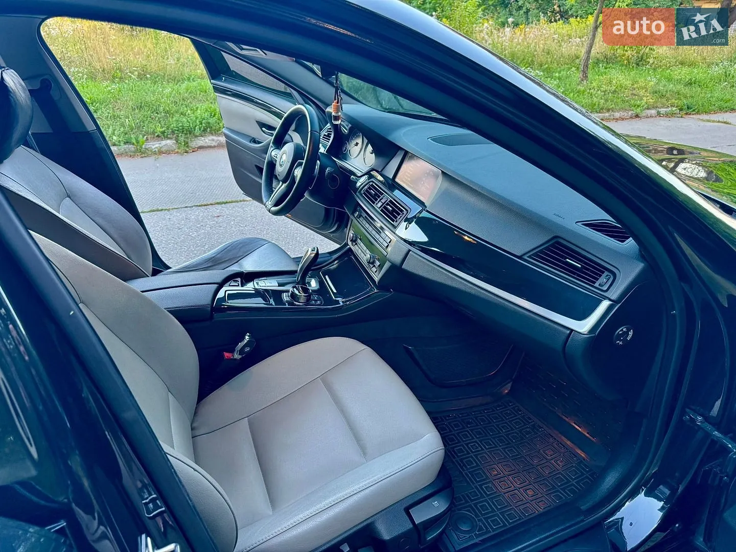 2010 BMW 5er - мініатюра 23