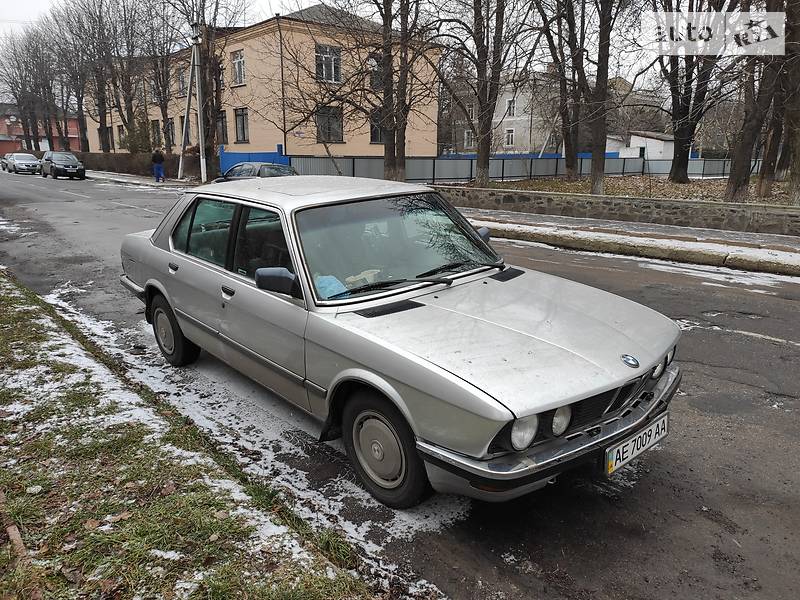 BMW 520 E28