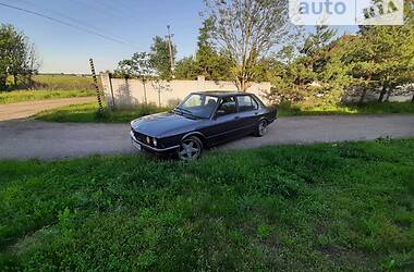 Седан BMW 520 1987 в Киеве