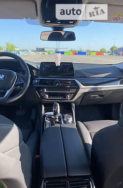 Седан BMW 520 2019 в Львове