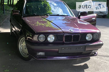 Седан BMW 520 1990 в Сумах
