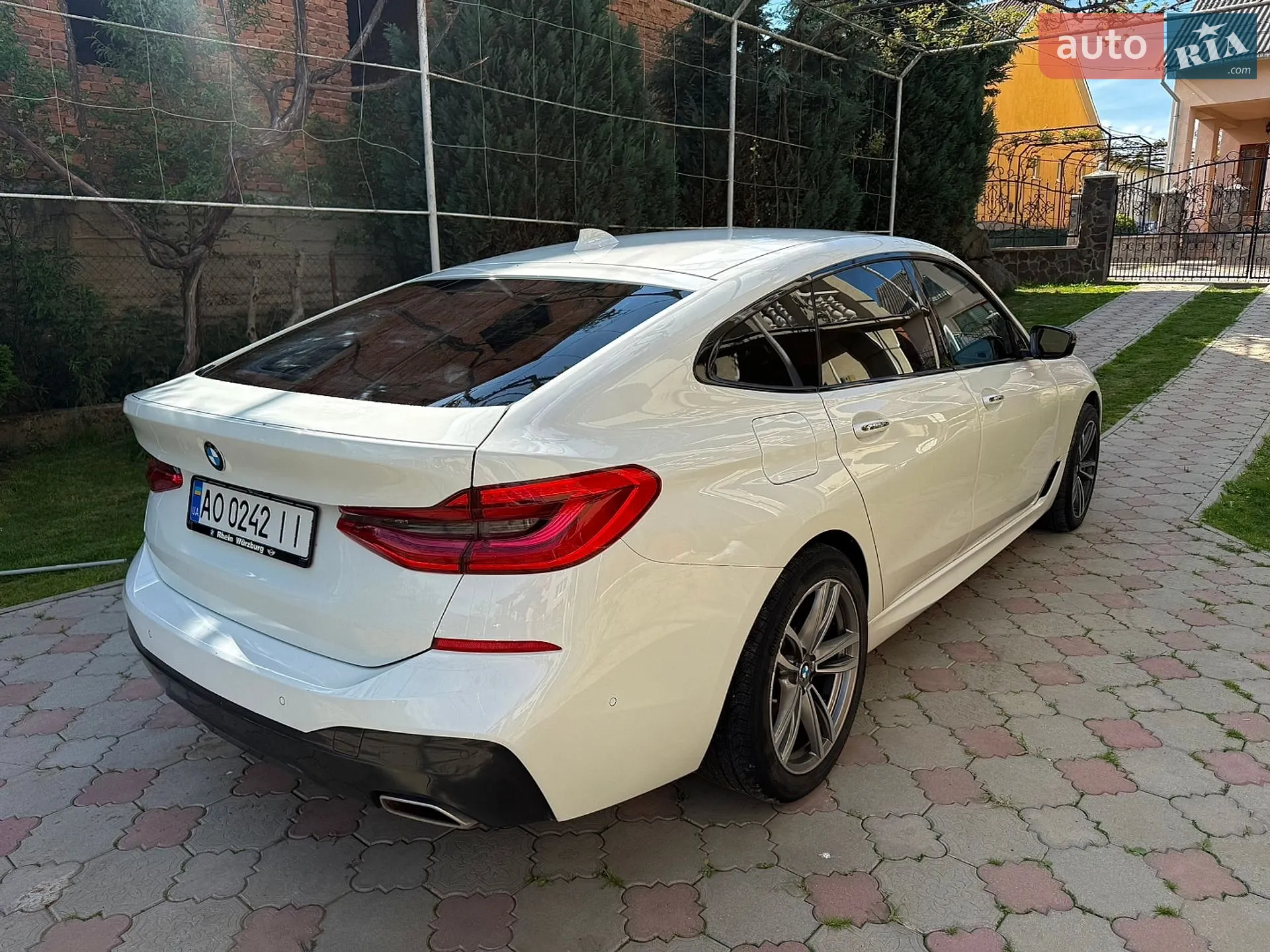 BMW 6 Series GT 2018 VIN WBAJW81070BK92909 фото оголошення 28 з 32