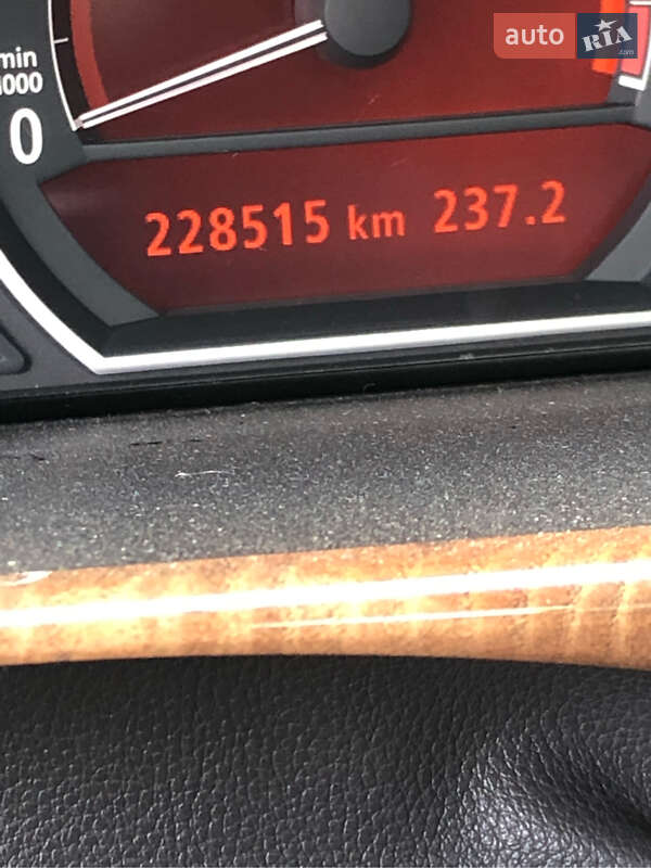 Седан BMW 7 Series 2002 в Львові