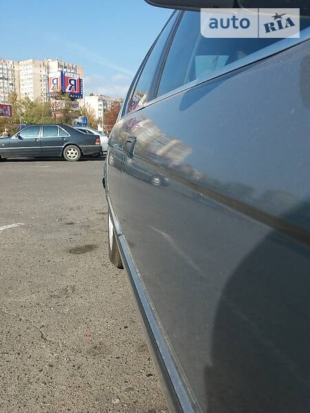 Седан BMW 7 Series 1990 в Одессе