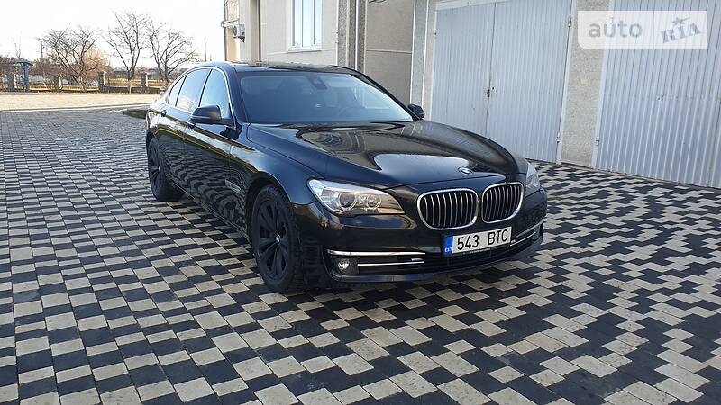 Седан BMW 7 Series 2012 в Снятині