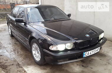 Седан BMW 7 Series 2000 в Смілі