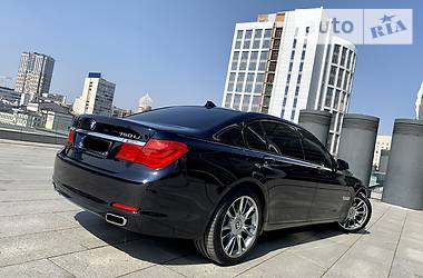 Седан BMW 7 Series 2011 в 
