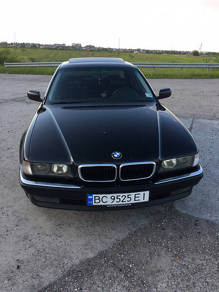 Седан BMW 7 Series 1995 в Городке