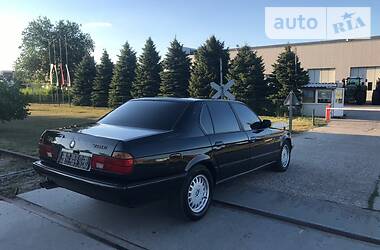 Седан BMW 7 Series 1990 в Днепре