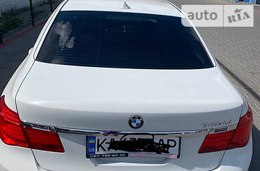 Седан BMW 7 Series 2011 в 