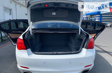 Седан BMW 7 Series 2011 в 