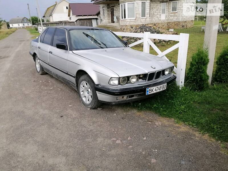 Седан BMW 7 Series 1988 в Рокитном