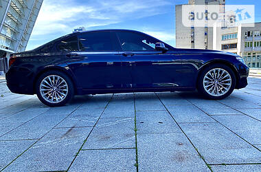 Седан BMW 7 Series 2014 в 