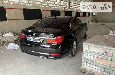 Седан BMW 7 Series 2012 в Виннице