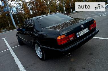 Седан BMW 7 Series 1990 в Арцизові