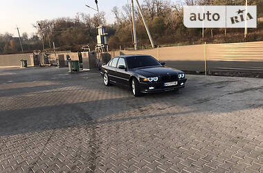 Седан BMW 7 Series 2001 в Іршаві