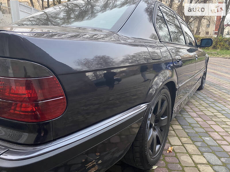 Седан BMW 7 Series 2001 в Черновцах
