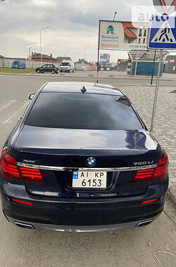 Седан BMW 7 Series 2013 в Вишневом