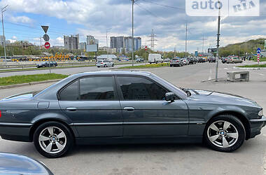 Седан BMW 7 Series 2000 в Запоріжжі