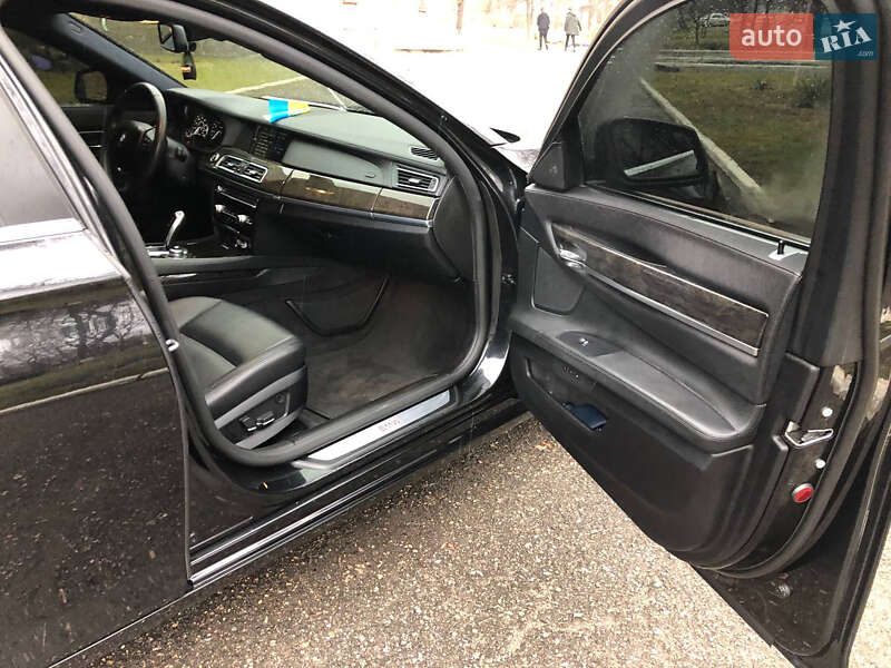 Седан BMW 7 Series 2012 в Черкасах