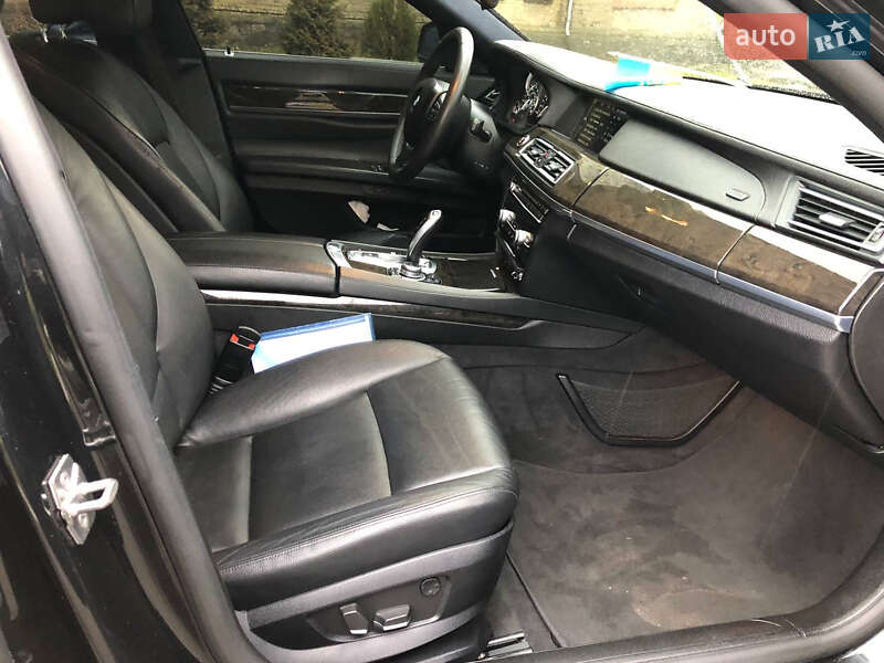 Седан BMW 7 Series 2012 в Черкасах