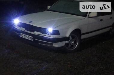 Седан BMW 7 Series 1990 в Жовкві