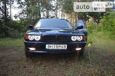 Седан BMW 7 Series 1995 в Саврані