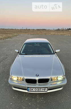 Седан BMW 7 Series 2000 в Ровно
