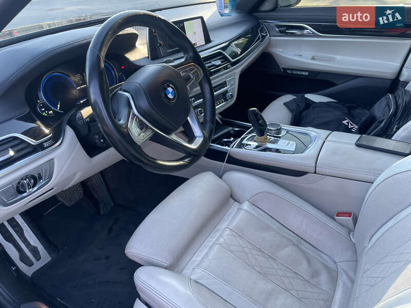 Седан BMW 7 Series 2015 в Ужгороде