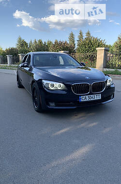 Седан BMW 7 Series 2013 в Умані