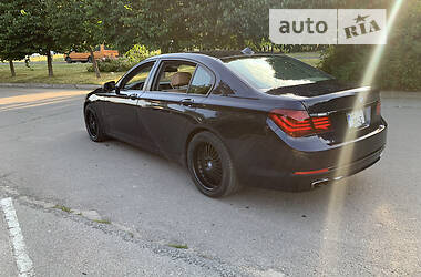 Седан BMW 7 Series 2013 в Умані