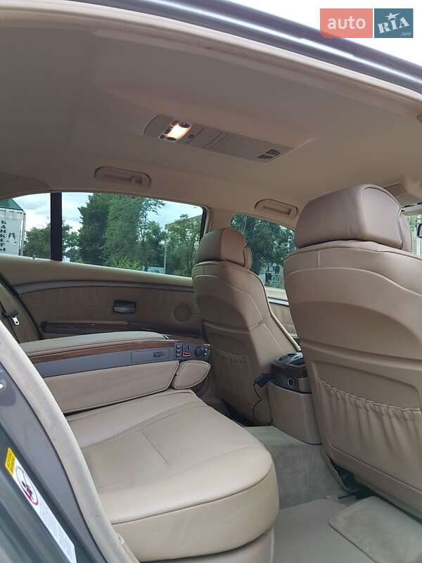 Седан BMW 7 Series 2003 в Новомосковську