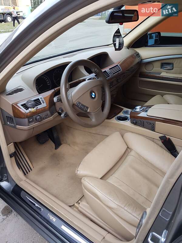 Седан BMW 7 Series 2003 в Новомосковську