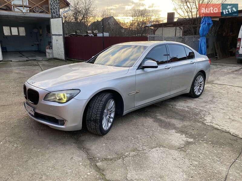 Седан BMW 7 Series 2011 в Рахові
