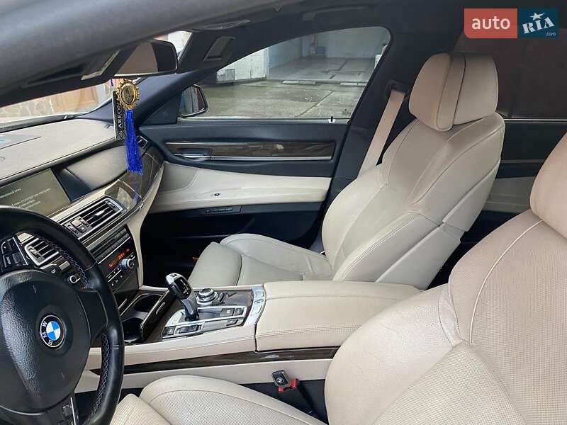 Седан BMW 7 Series 2011 в Рахові