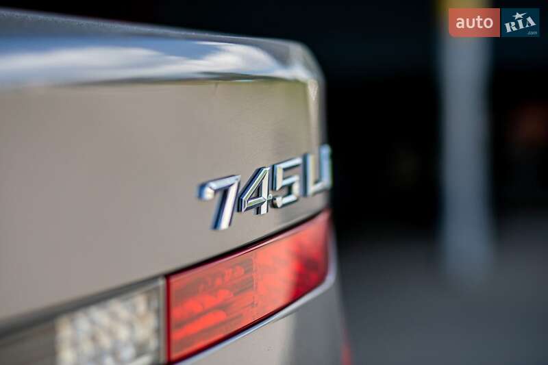 Седан BMW 7 Series 2003 в Новомосковську