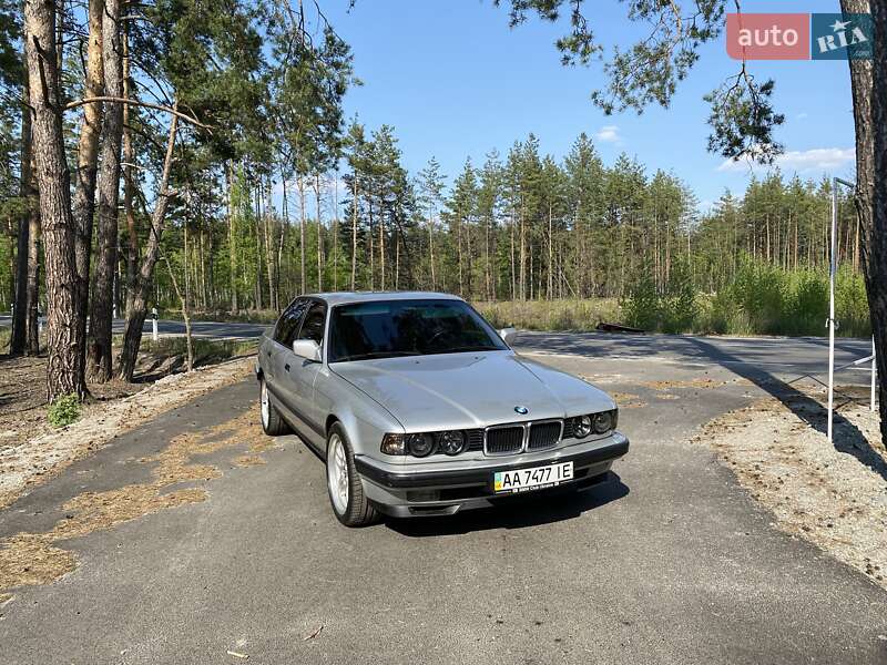 Седан BMW 7 Series 1993 в Киеве