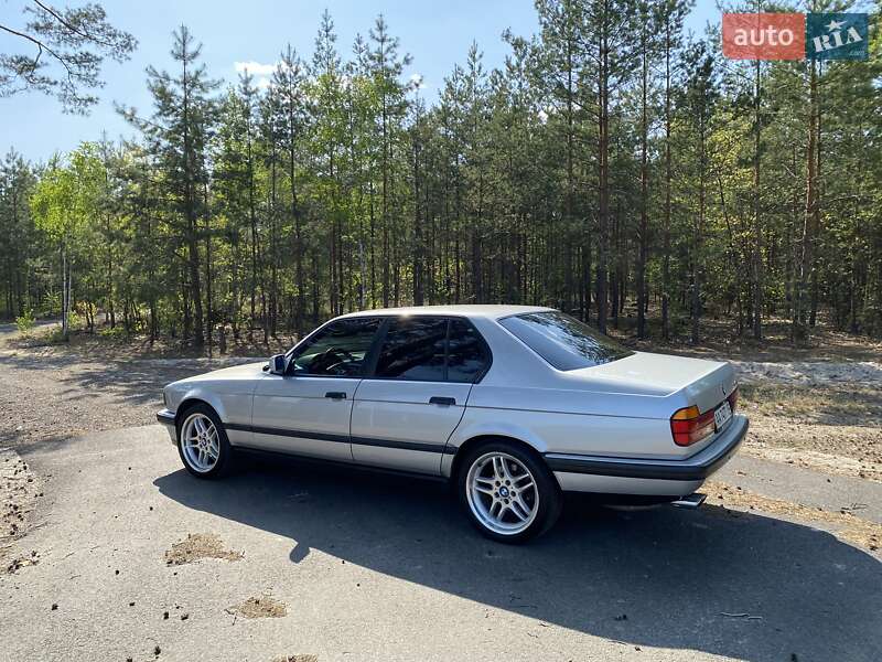 Седан BMW 7 Series 1993 в Киеве