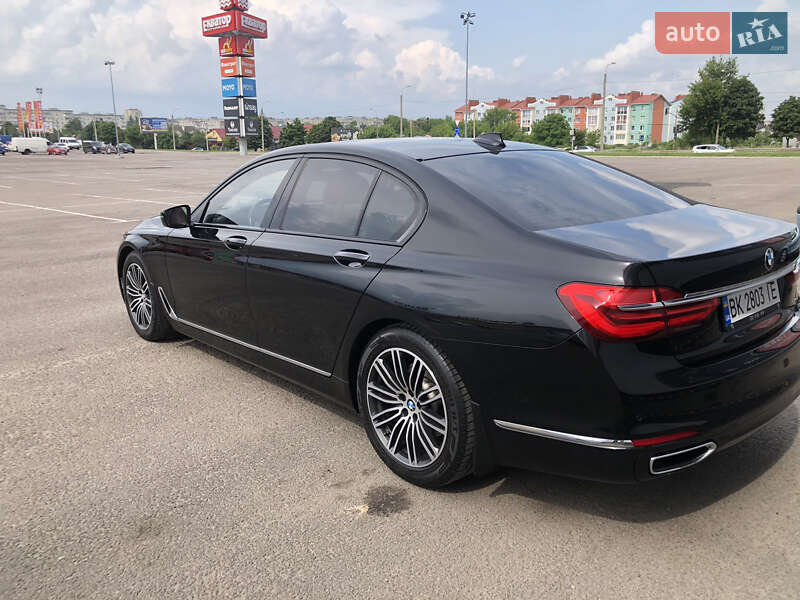 Седан BMW 7 Series 2015 в Рівному