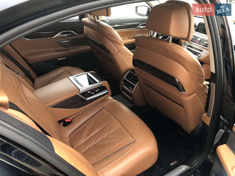 Седан BMW 7 Series 2015 в Рівному