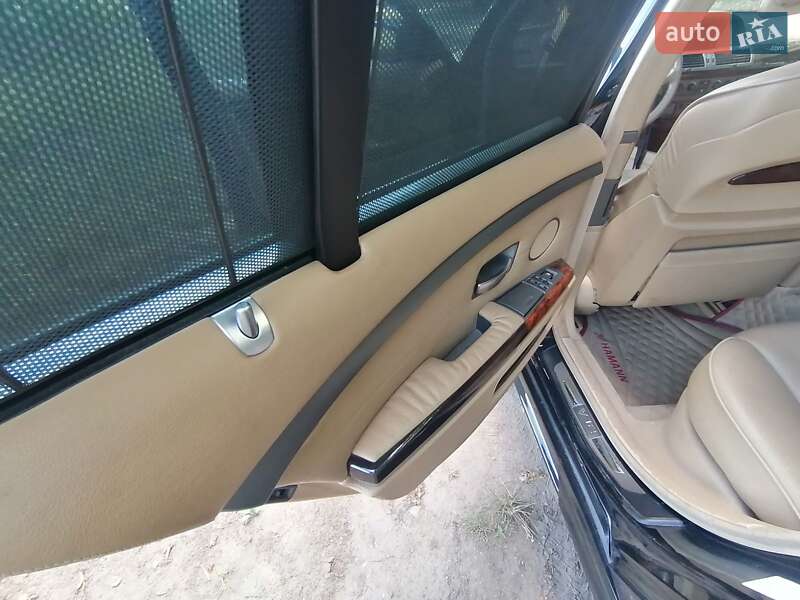 Седан BMW 7 Series 2003 в Ровно