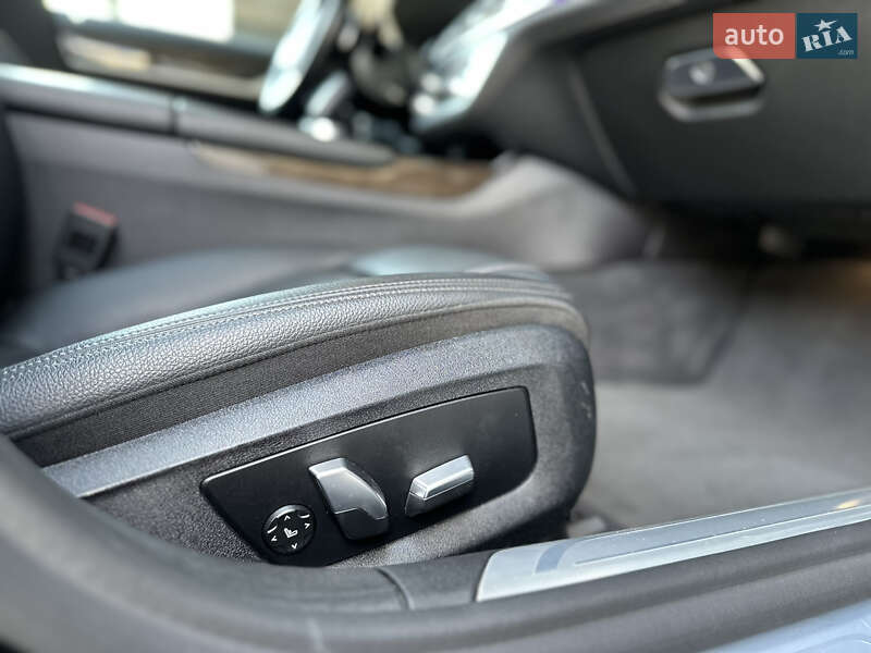 Седан BMW 7 Series 2018 в Львове