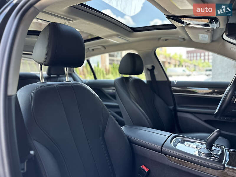 Седан BMW 7 Series 2018 в Львове