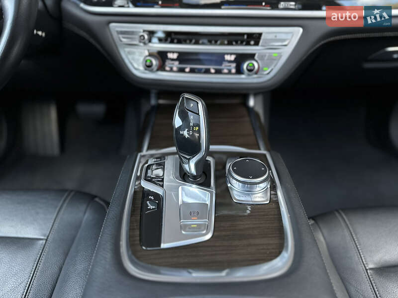Седан BMW 7 Series 2018 в Львове