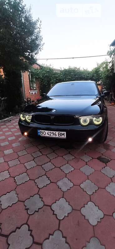 Седан BMW 7 Series 2004 в Романіву