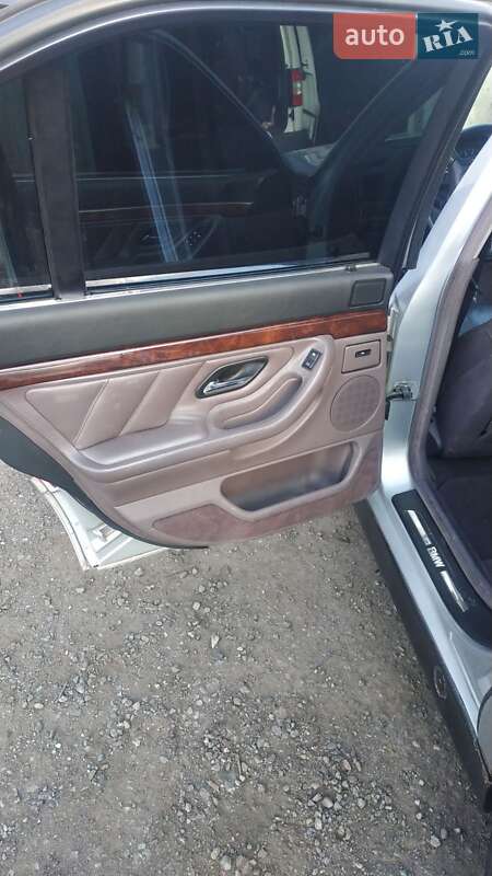 Седан BMW 7 Series 1997 в Днепре