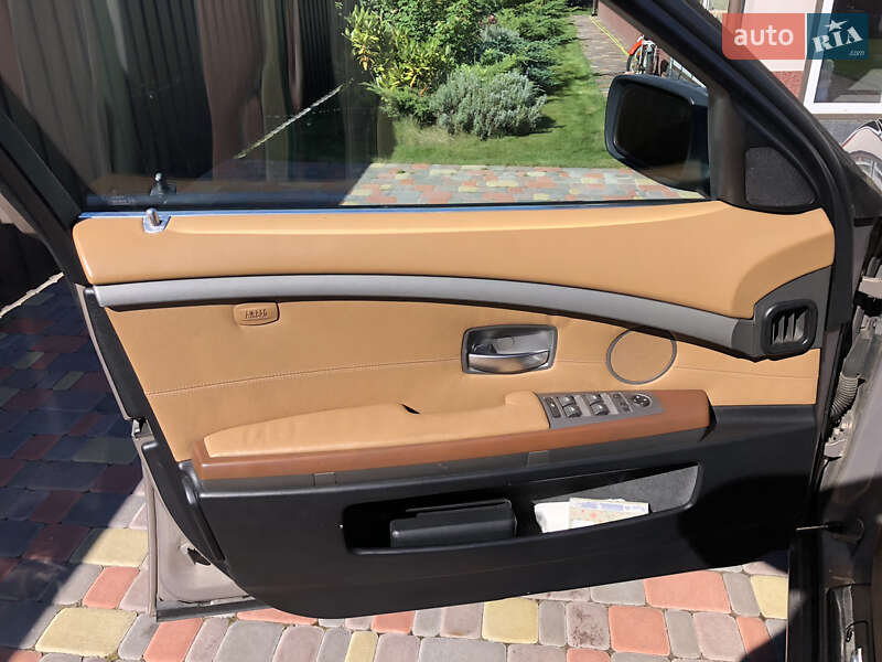 Седан BMW 7 Series 2004 в Києві