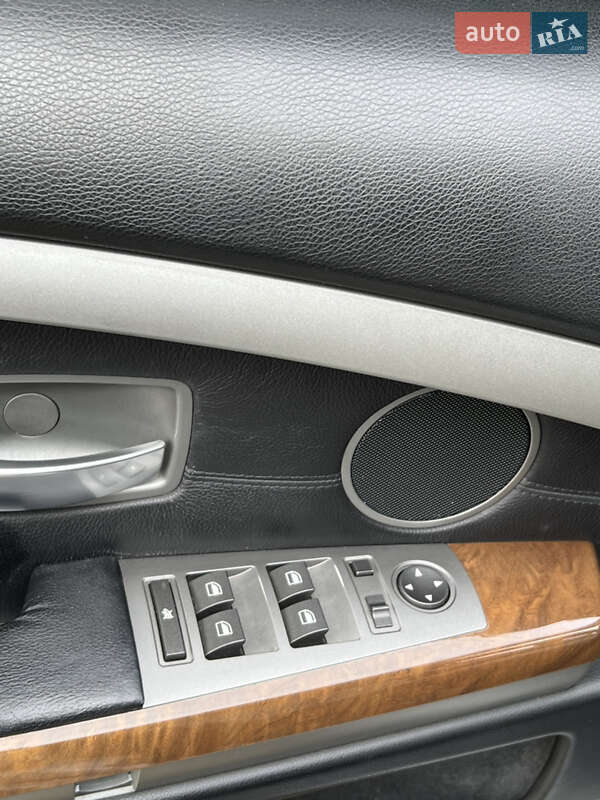 Седан BMW 7 Series 2004 в Самборі