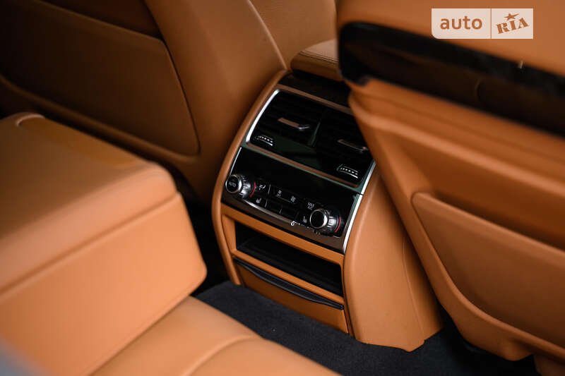 Седан BMW 7 Series 2016 в Ужгороде