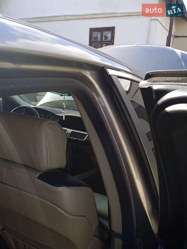 Седан BMW 7 Series 2002 в Львові